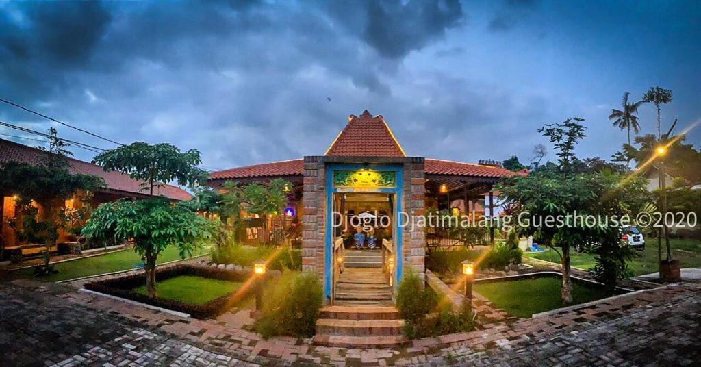 Djoglo Djatimalang Guesthouse 블리탈 외부 사진