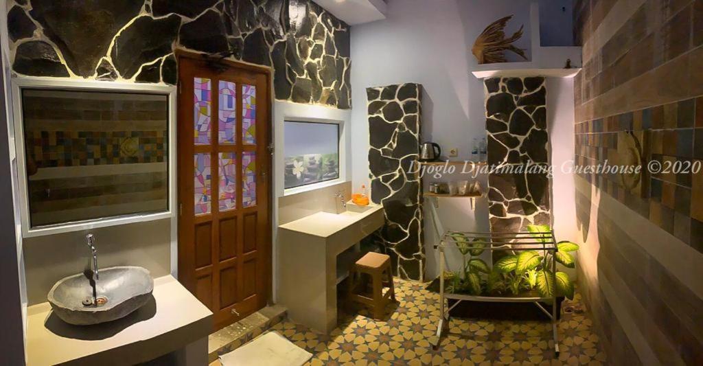 Djoglo Djatimalang Guesthouse 블리탈 외부 사진