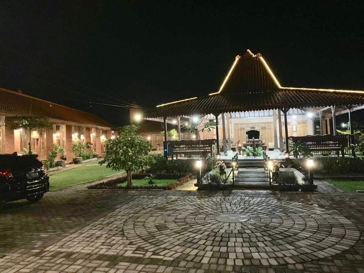 Djoglo Djatimalang Guesthouse 블리탈 외부 사진