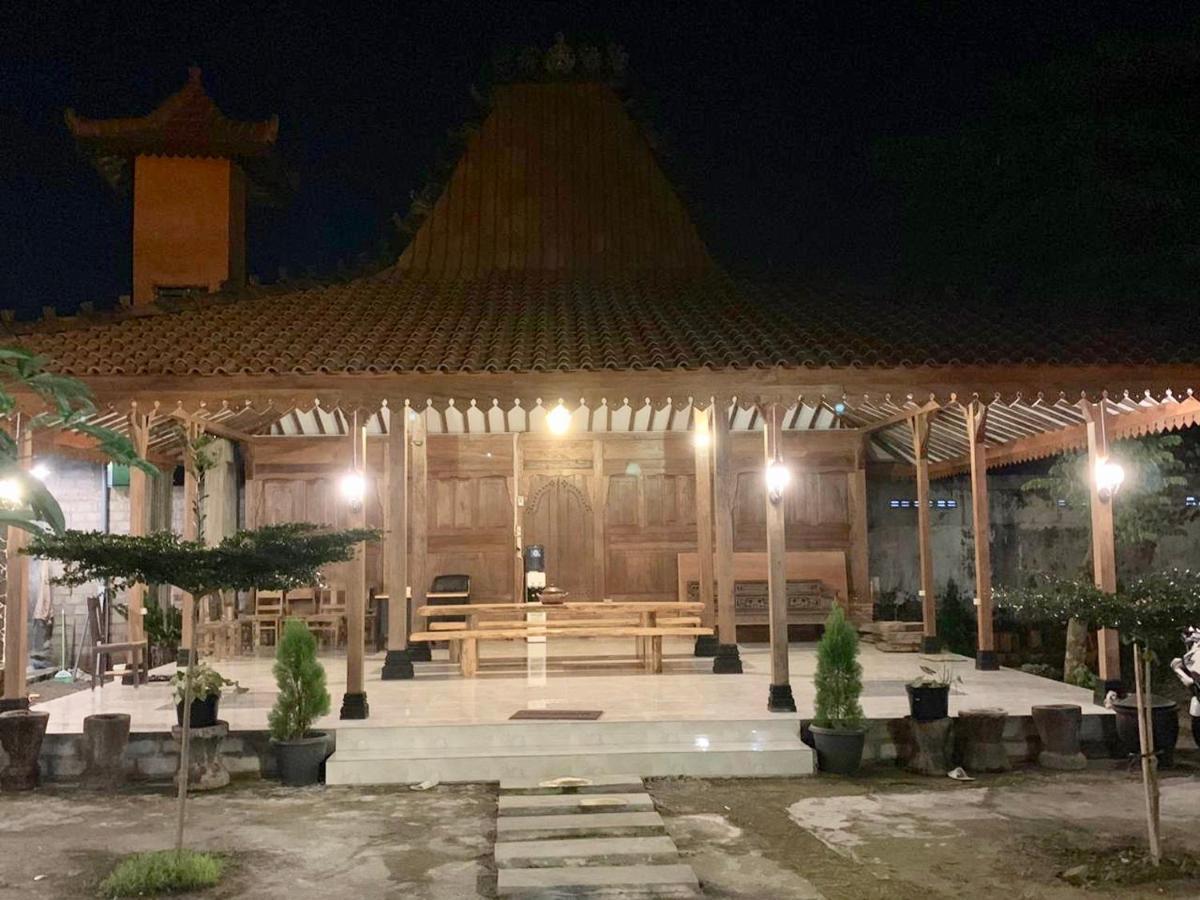 Djoglo Djatimalang Guesthouse 블리탈 외부 사진